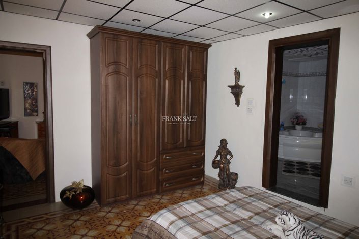 Image No.6-3 Bed Property for sale