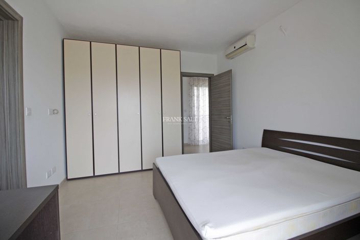 Image No.12-3 Bed Property for sale