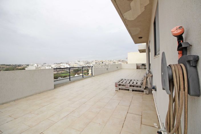 Image No.2-3 Bed Property for sale