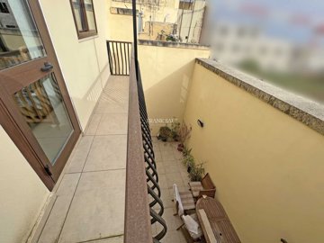 0052f0a2-55fc-48a5-9d78-9d0ed9798706