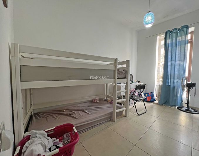 Image No.11-2 Bed Property for sale