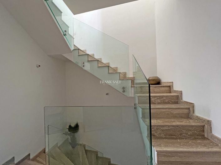 Image No.11-Propriété de 2 chambres à vendre à Luqa