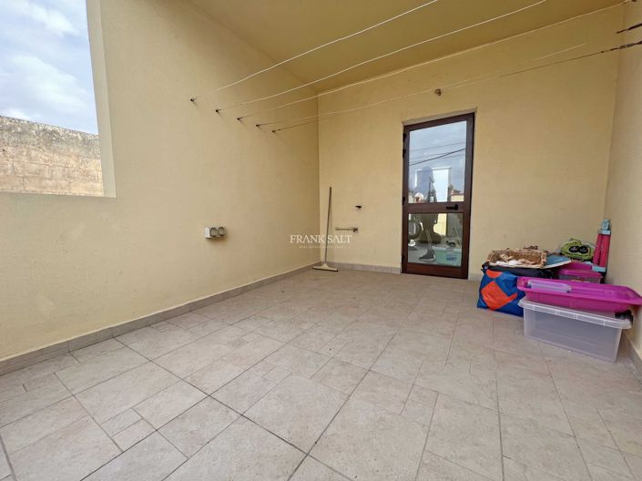 Image No.18-2 Bed Property for sale