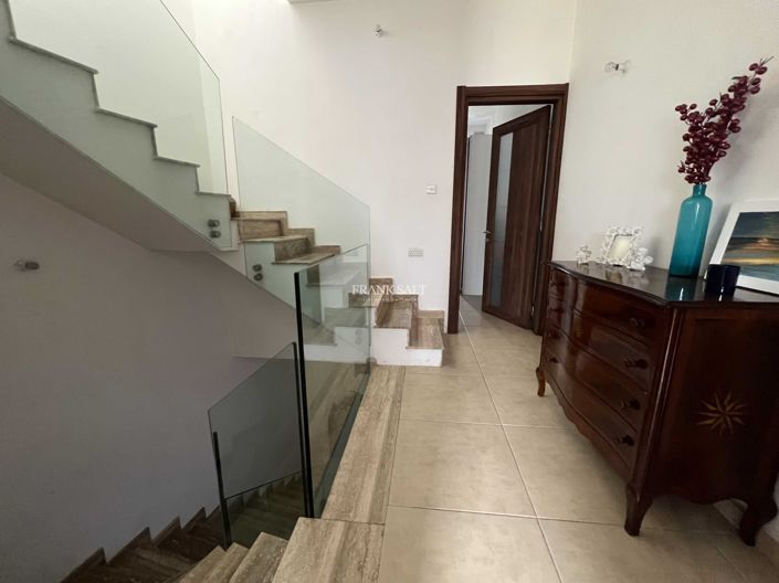 Image No.7-2 Bed Property for sale