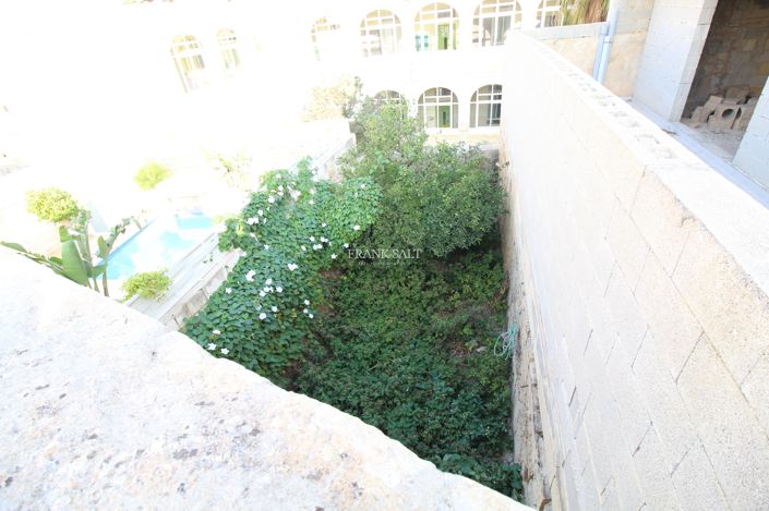 Image No.13-2 Bed Property for sale