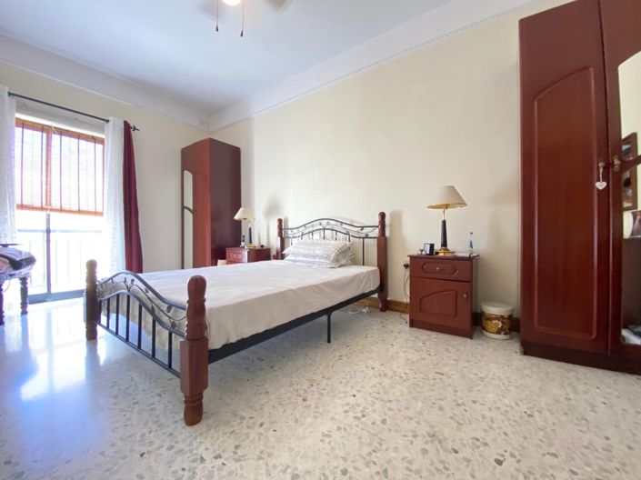 Image No.12-3 Bed Property for sale