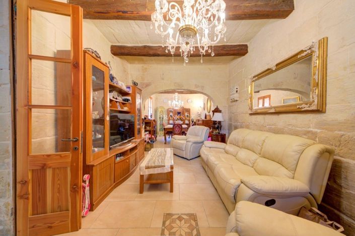 Image No.2-Propriété de 4 chambres à vendre à Qormi