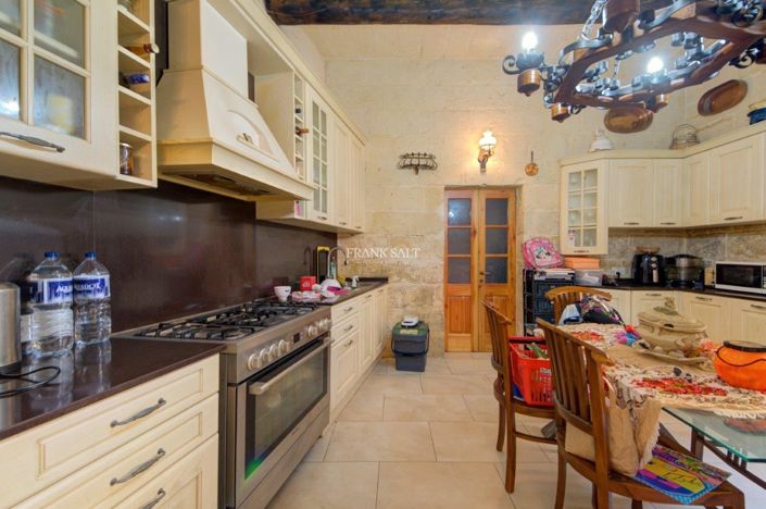 Image No.7-Propriété de 4 chambres à vendre à Qormi