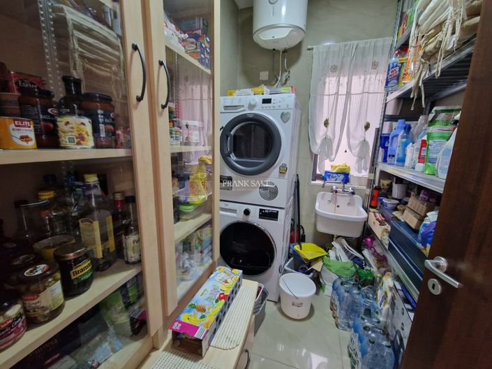 Image No.16-4 Bed Property for sale