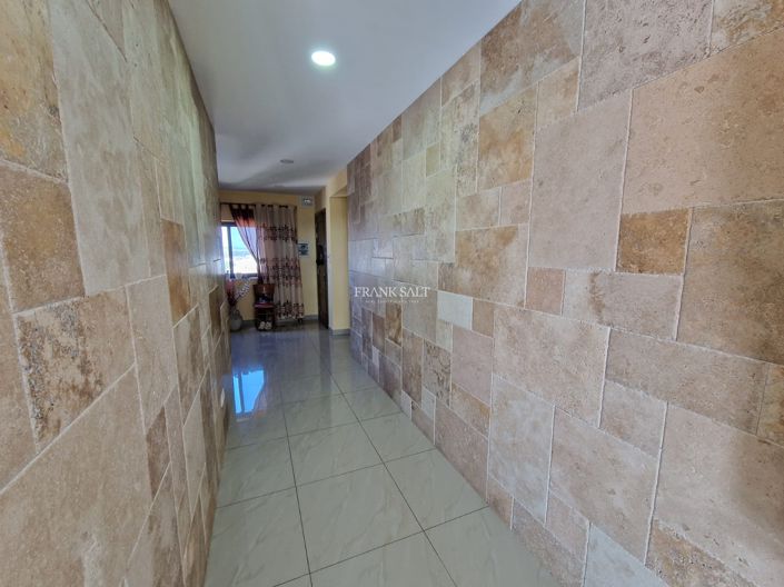 Image No.17-4 Bed Property for sale