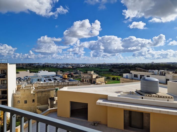 Image No.18-Propriété de 4 chambres à vendre à Luqa