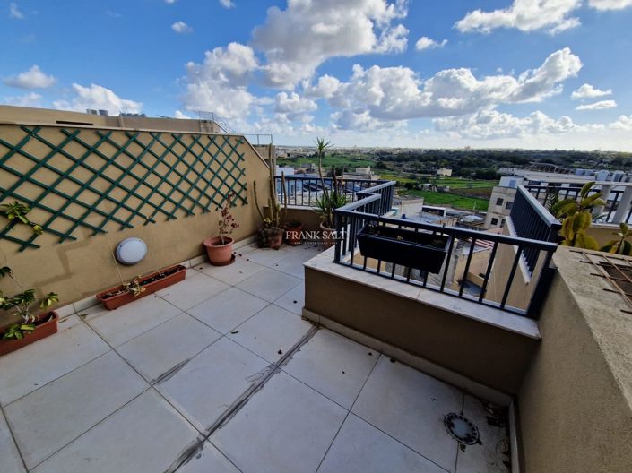 Image No.21-Propriété de 4 chambres à vendre à Luqa