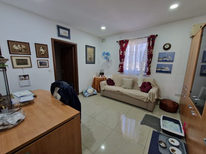 Image No.5-Propriété de 4 chambres à vendre à Luqa