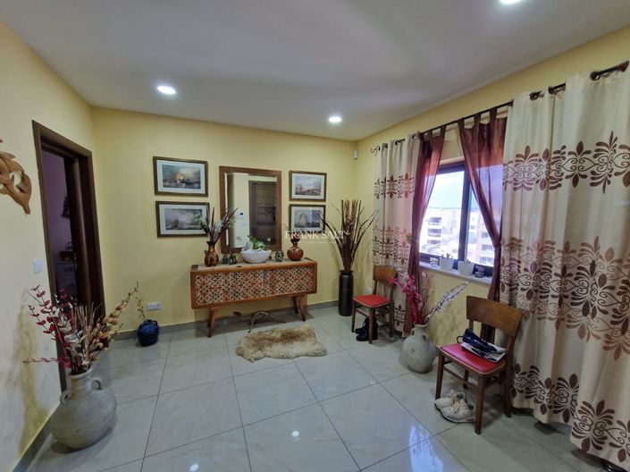 Image No.6-Propriété de 4 chambres à vendre à Luqa