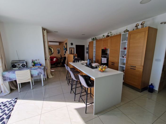 Image No.8-4 Bed Property for sale