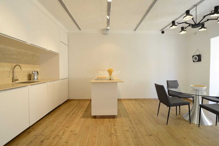 Image No.5-3 Bed Property for sale