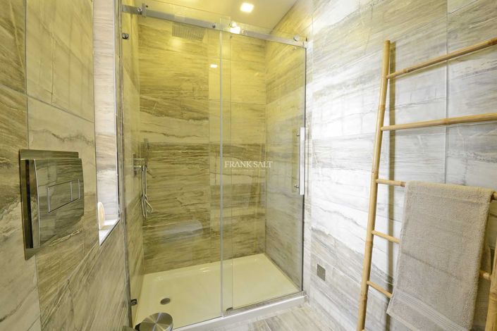 Image No.9-3 Bed Property for sale