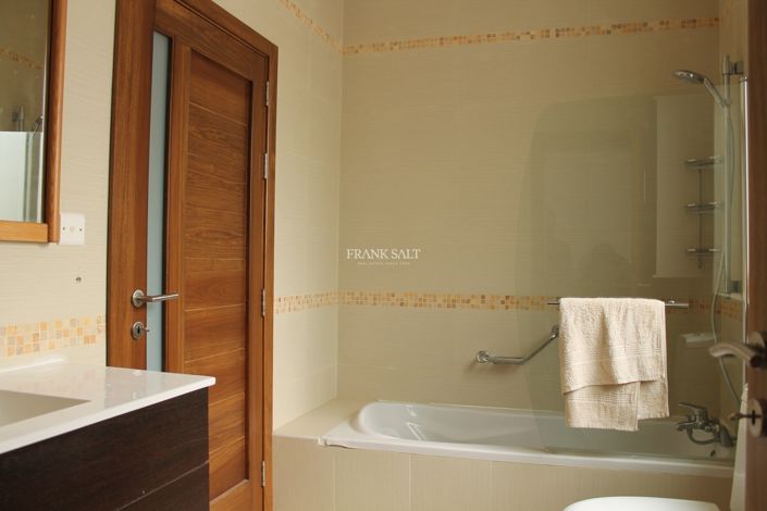 Image No.6-3 Bed Property for sale