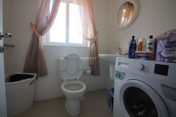 Image No.12-2 Bed Property for sale