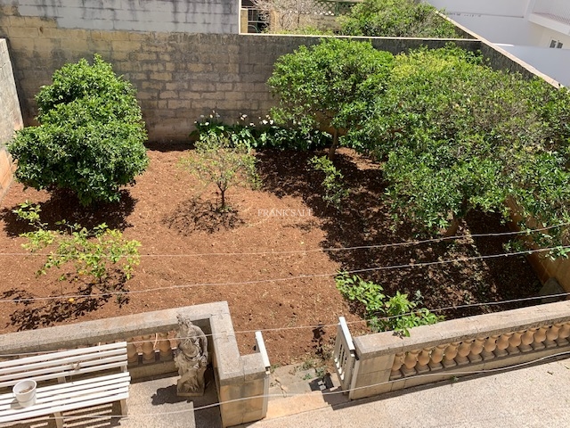 Image No.2-4 Bed Property for sale