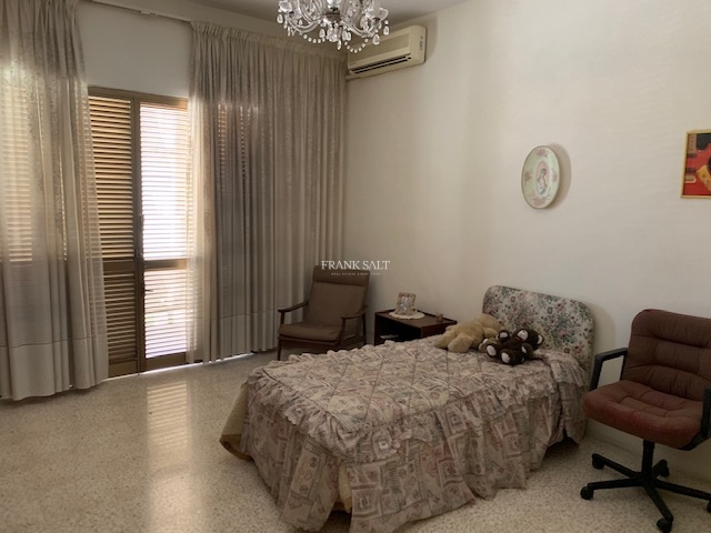 Image No.4-Propriété de 4 chambres à vendre à Mosta