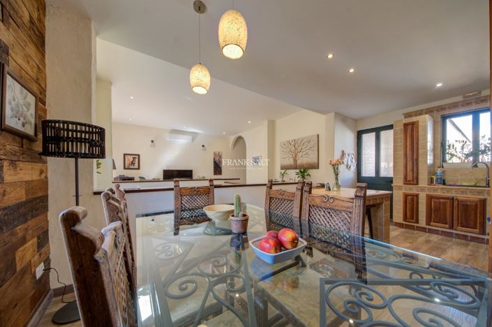 Image No.11-3 Bed Property for sale