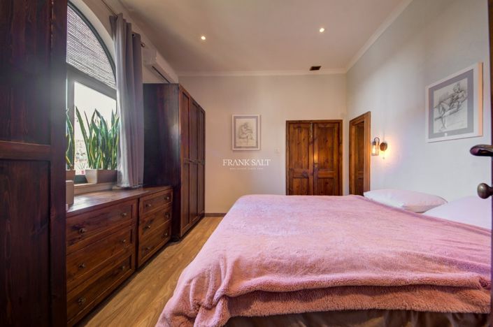 Image No.13-3 Bed Property for sale