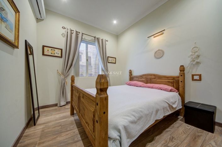 Image No.15-3 Bed Property for sale