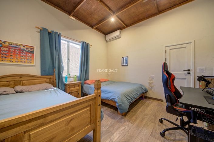 Image No.16-3 Bed Property for sale