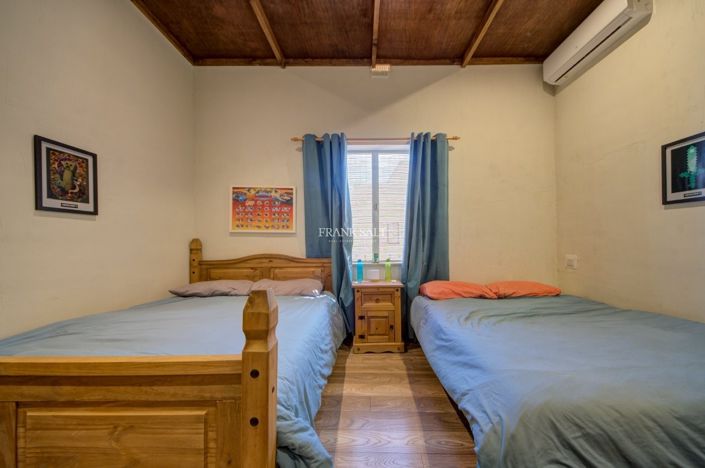 Image No.17-3 Bed Property for sale