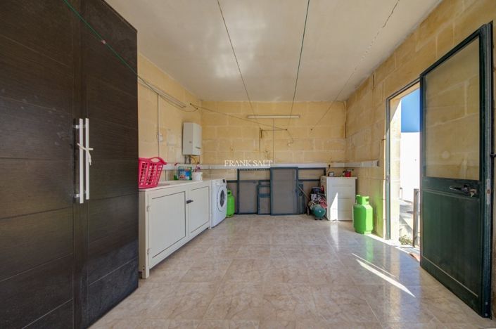 Image No.20-3 Bed Property for sale