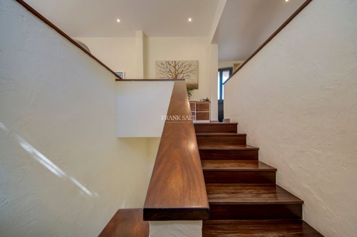 Image No.22-3 Bed Property for sale