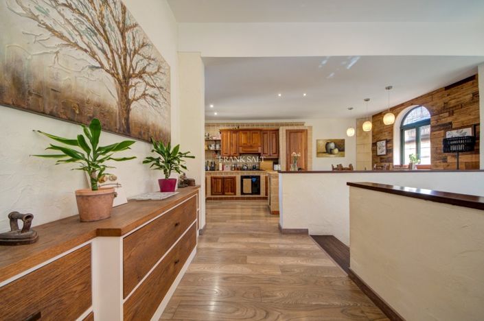 Image No.6-3 Bed Property for sale