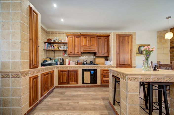 Image No.9-3 Bed Property for sale