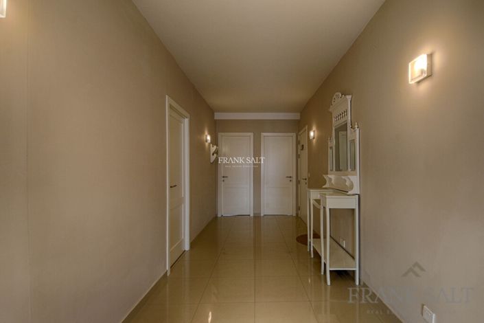 Image No.10-3 Bed Property for sale