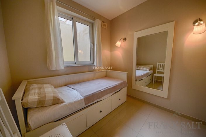 Image No.12-3 Bed Property for sale