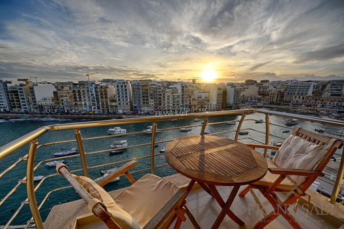 Image No.19-3 Bed Property for sale