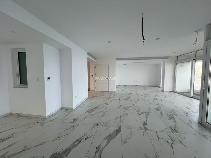 Image No.12-2 Bed Property for sale