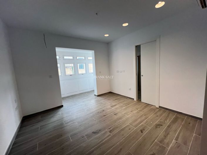 Image No.5-2 Bed Property for sale