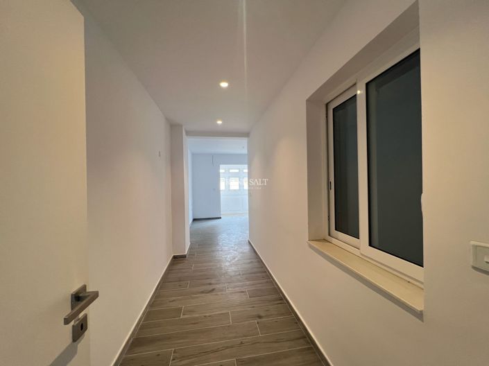 Image No.7-2 Bed Property for sale