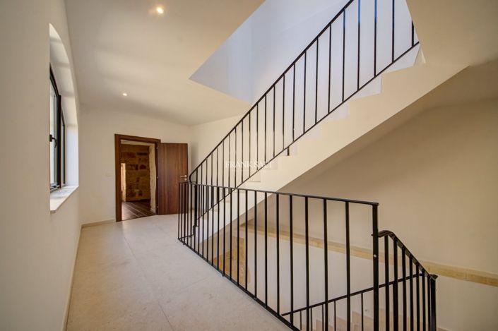 Image No.9-3 Bed Property for sale