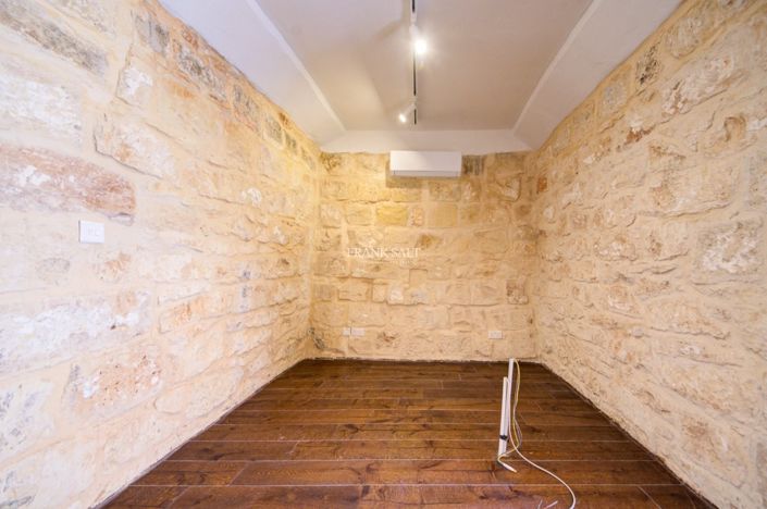 Image No.13-3 Bed Property for sale