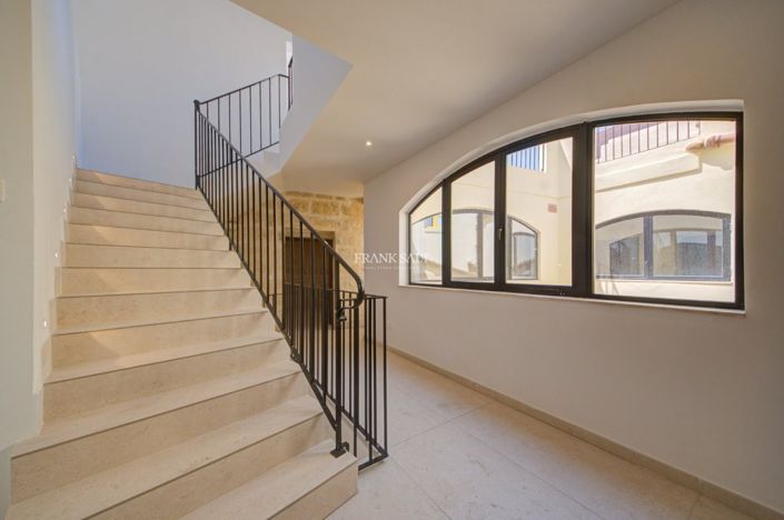 Image No.15-3 Bed Property for sale