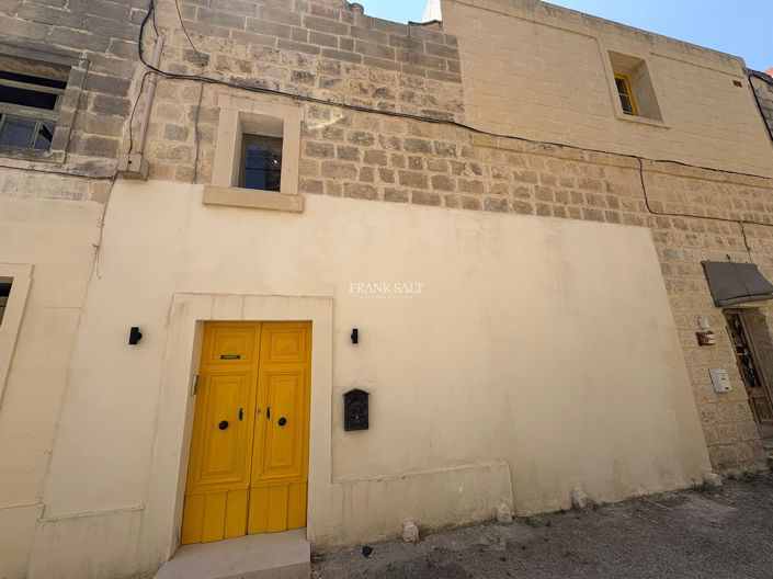 Image No.24-3 Bed Property for sale