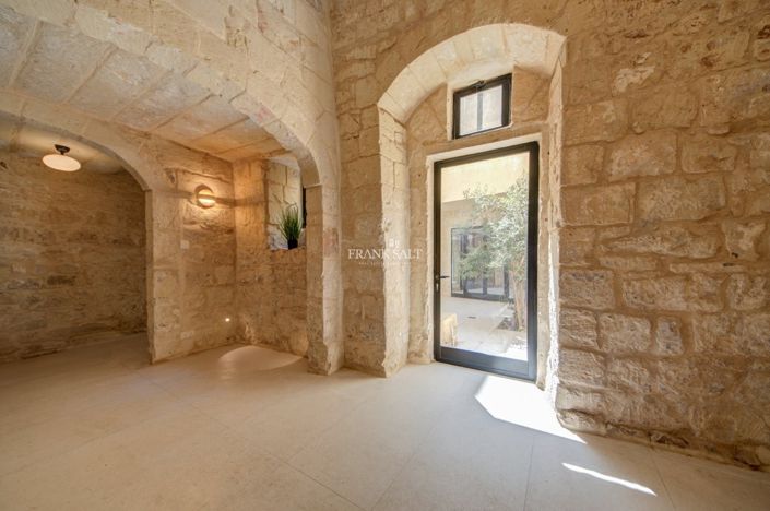 Image No.6-3 Bed Property for sale