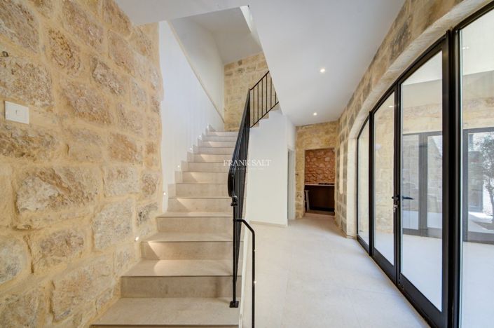 Image No.8-3 Bed Property for sale