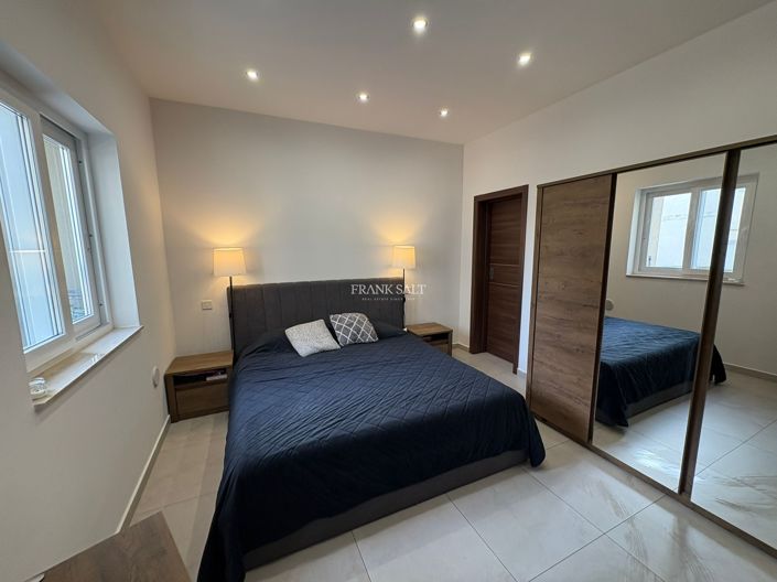 Image No.5-3 Bed Property for sale