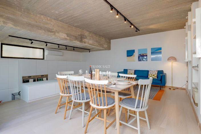 Image No.10-4 Bed Property for sale