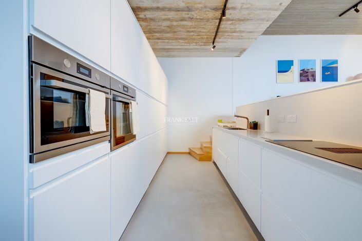 Image No.11-4 Bed Property for sale