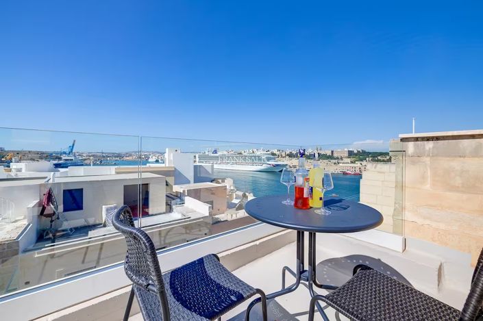 Image No.6-4 Bed Property for sale